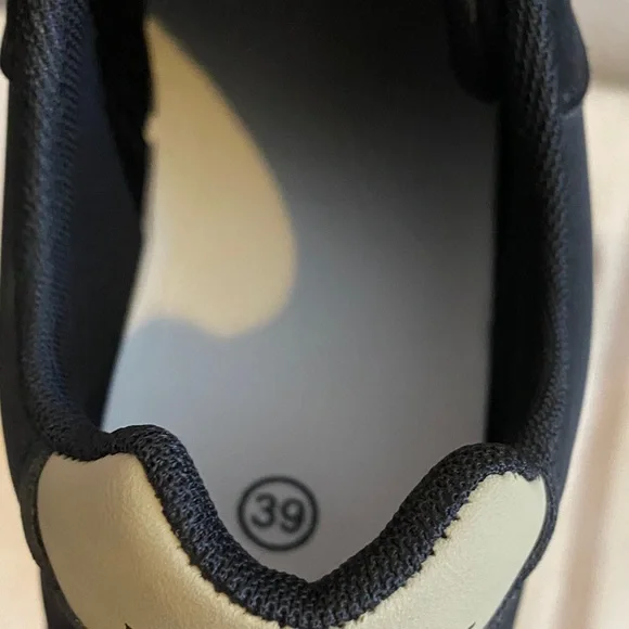 Stylish Black and Tan Women's Sneakers - Picture 12 of 12